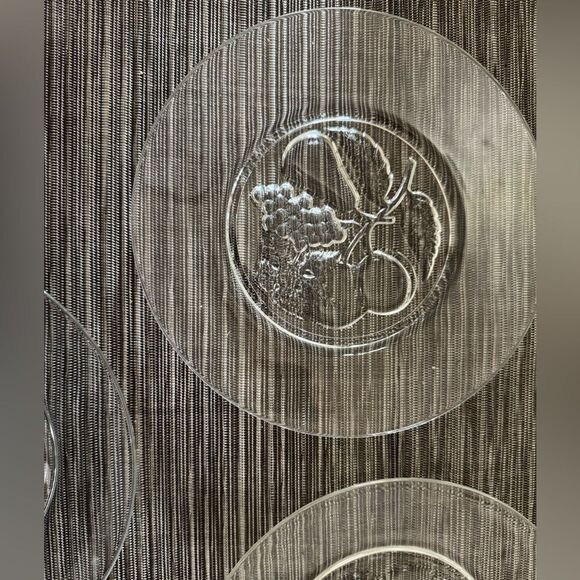 Clear Glass Plates with Fruit Design - Picture 5 of 11